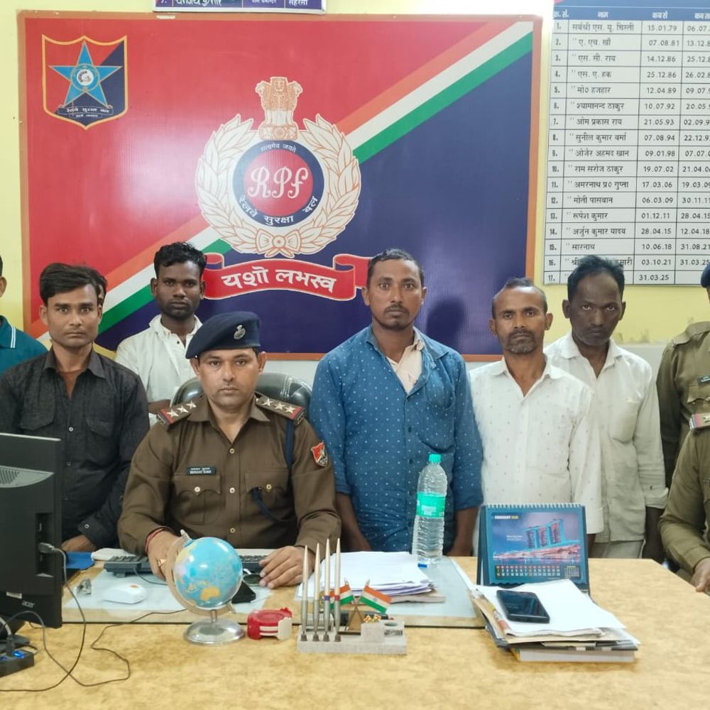 अवैध ठेला-कचरा फेंकने वालों पर मुकदमा:अमृत भारत स्टेशन सहरसा पर जांच अभियान, 9 लोगों पर कार्रवाई; ई-रिक्शा जब्त