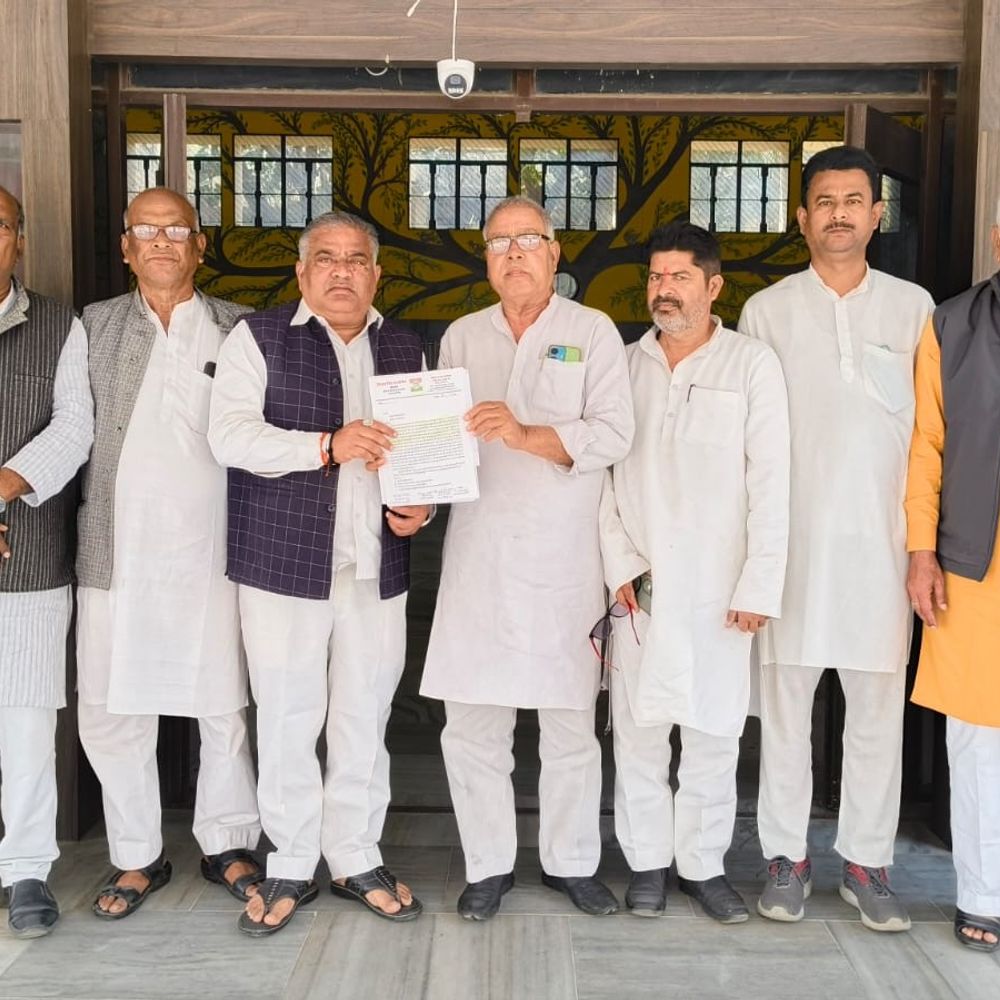 महराजगंज में कांग्रेस ने अवैध कब्जे की शिकायत की:डीएम को ज्ञापन सौंपकर निर्माण कार्य रोकने की मांग की