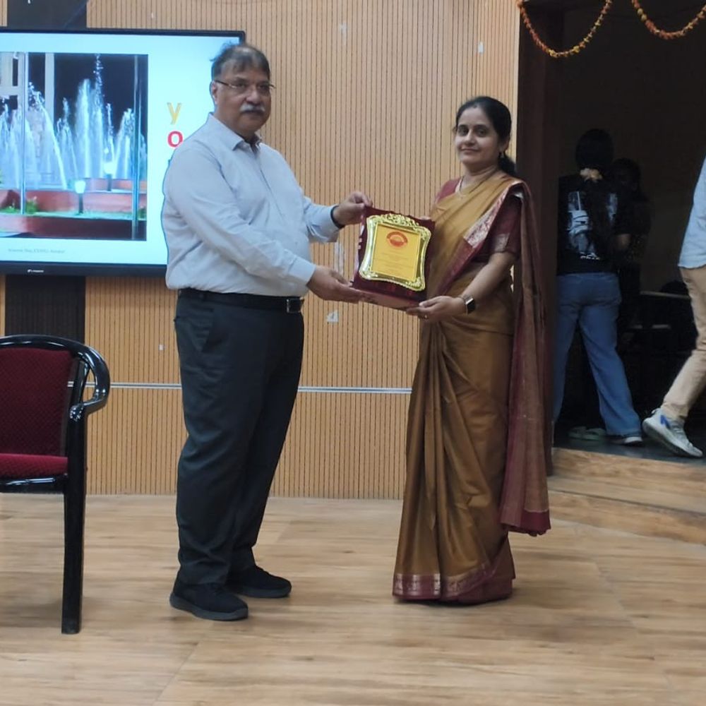 नेशनल साइंस डे पर क्वांटम फिजिक्स का रोमांच:यूनिवर्सिटी में जुटी छात्रों की भीड़, प्रो. हरबोला के प्रयोगों ने सबको चौंकाया