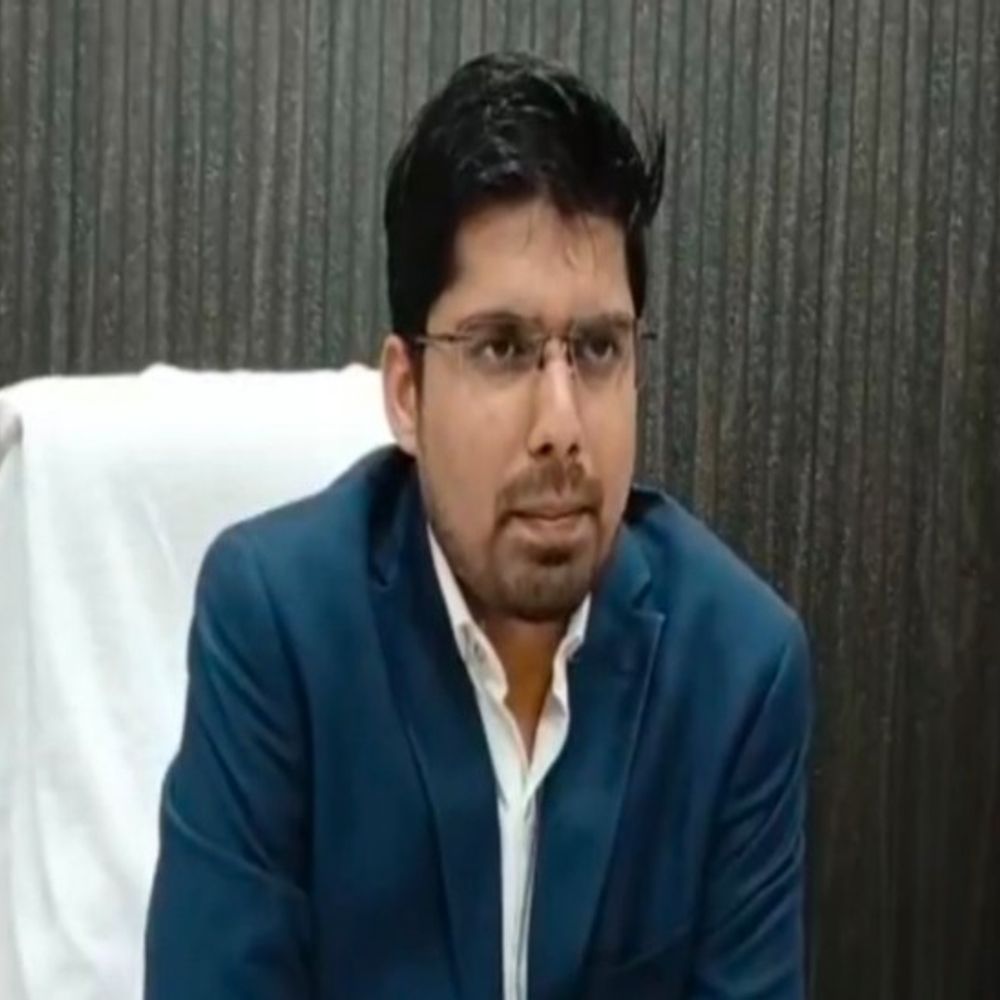 सुल्तानपुर BSA का अनोखा फरमान:बिना अनुमति स्कूल में बाहरी व्यक्ति के प्रवेश पर रोक, पहले भी कई मामलों में किरकिरी