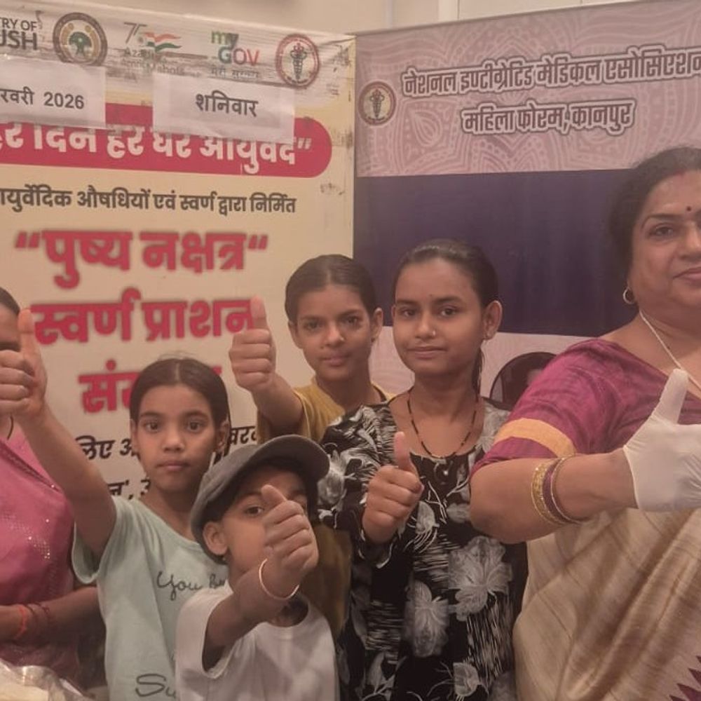 फाल्गुन में बच्चों की सेहत का रखें खास ख्याल:डॉ. वंदना पाठक के शिविर में 110 बच्चों को मिला 'स्वर्णप्राशन' का सुरक्षा कवच