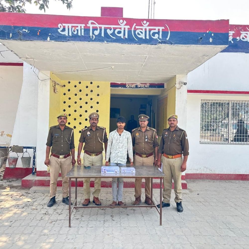 बालू खदान में पोकलैंड चालक की हत्या का खुलासा:बांदा में हेल्पर ने पुरानी रंजिश में गोली मारकर की थी हत्या, आरोपी गिरफ्तार