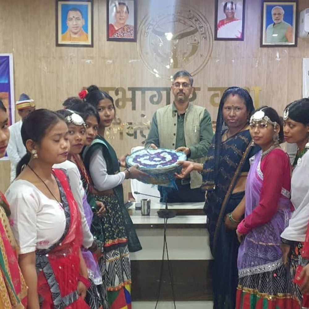 श्रावस्ती डीएम ने दिलाई 'बाल विवाह मुक्त' बनाने की शपथ:कार्यशाला में जनप्रतिनिधियों ने ली प्रतिज्ञा, बेहतर कार्य करने वालों को मिला प्रशस्ति पत्र