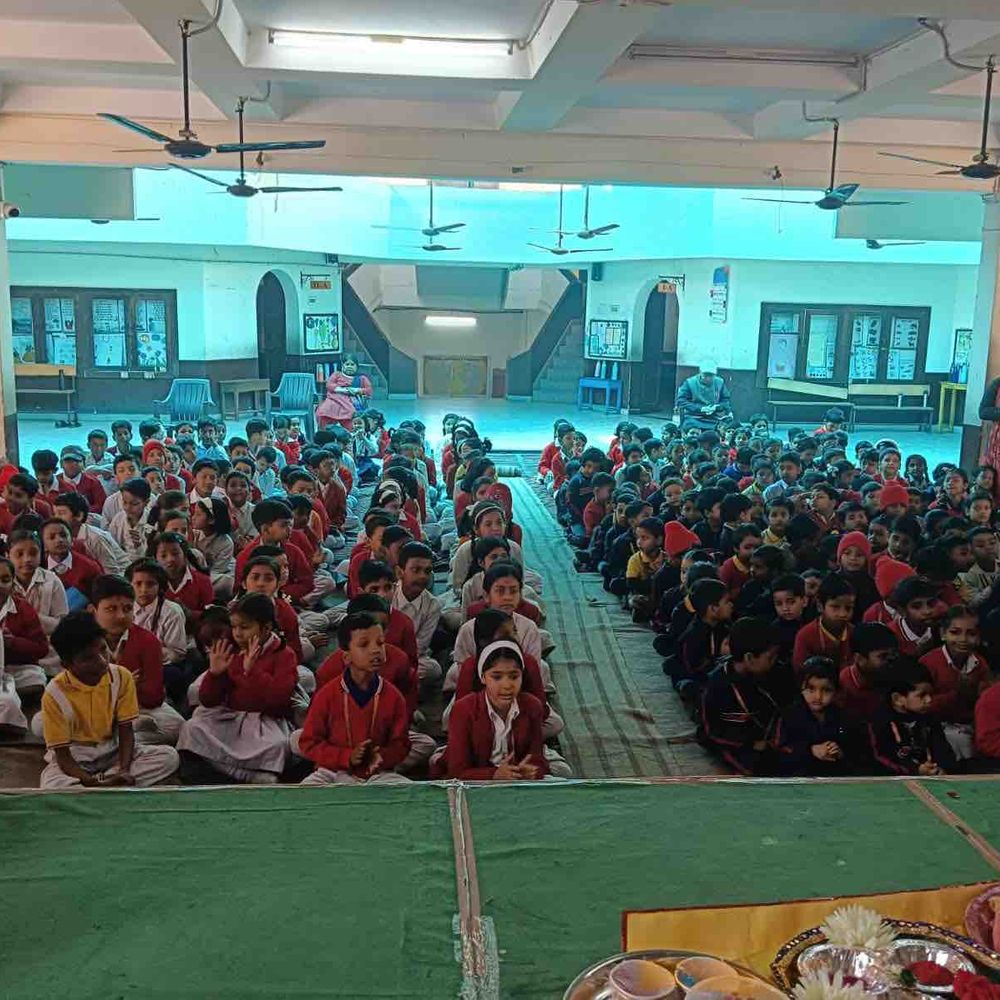 गोरखपुर में बच्चों ने किया होली सेलिब्रेशन:सेफ-ऑर्गेनिक कलर्स का दिया मैसेज, सरस्वती शिशु मंदिर के लास्ट एकेडमिक डे पर हुआ कल्चरल प्रोग्राम