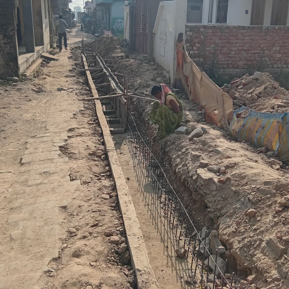 मेंहदावल के वार्ड में सड़क पर गड्ढे, आवागमन बाधित:किसी बड़ी घटना के इंतजार में नगर प्रशासन, होली से पहले मरम्मत की मांग