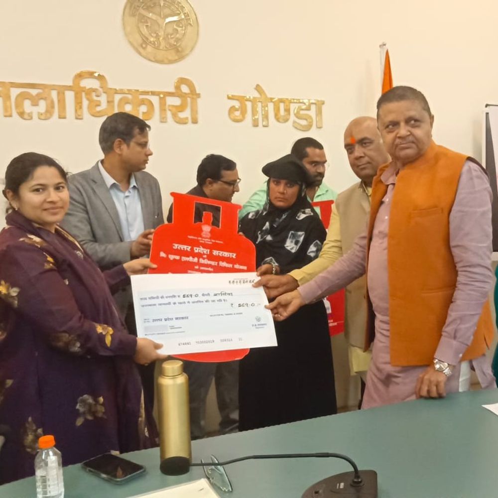 प्रधानमंत्री उज्ज्वला योजना का 400 महिलाओं को मिला लाभ:2.27 लाख रुपए का भुगतान किया, सीएम के वर्चुअल कार्यक्रम के दौरान हुआ वितरित