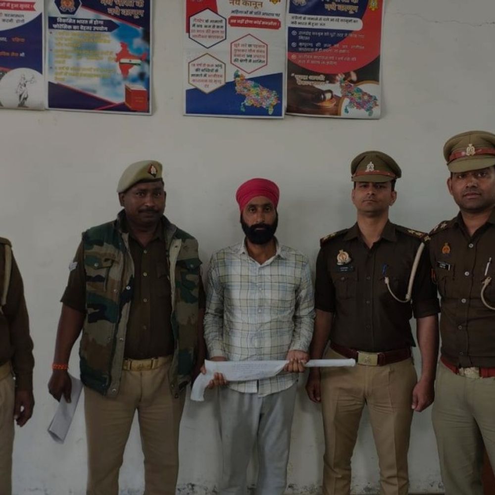 पीलीभीत में युवक तमंचे और कारतूस के साथ गिरफ्तार:पुलिस चेकिंग में पकड़ा गया, बोला- 'अपनी सुरक्षा के लिए रखा था'