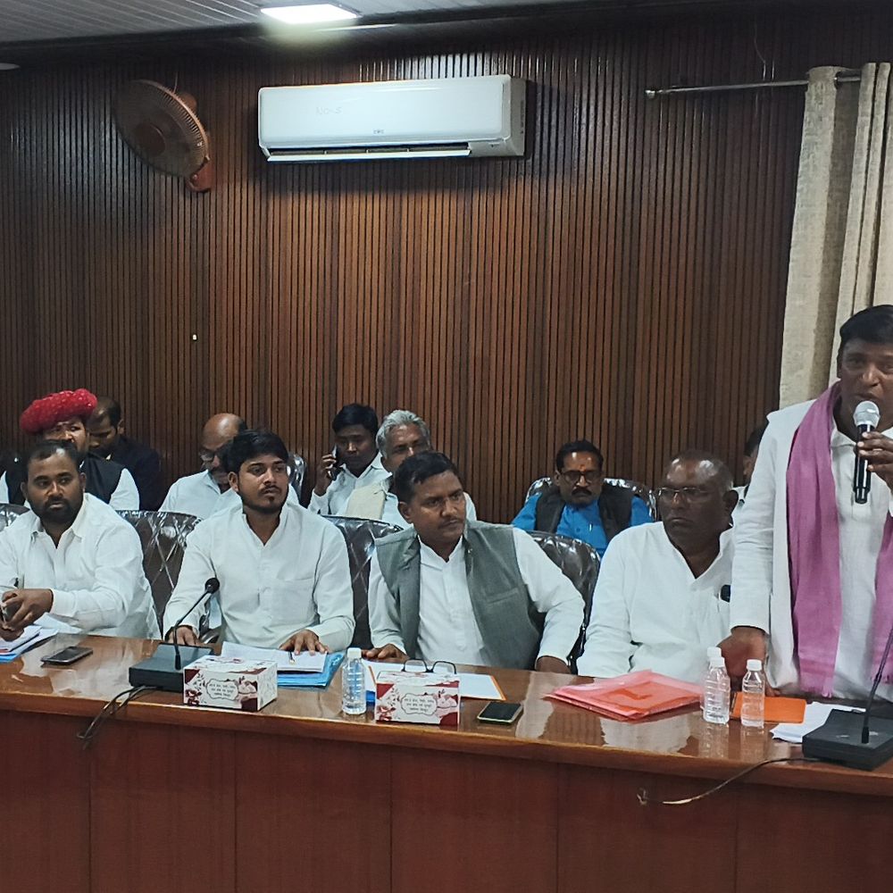 मऊ जिला पंचायत में 45 करोड़ का बजट पास:ग्रामीण विकास योजनाओं पर हुई चर्चा, पिछला बजट 38 करोड़ रुपए था