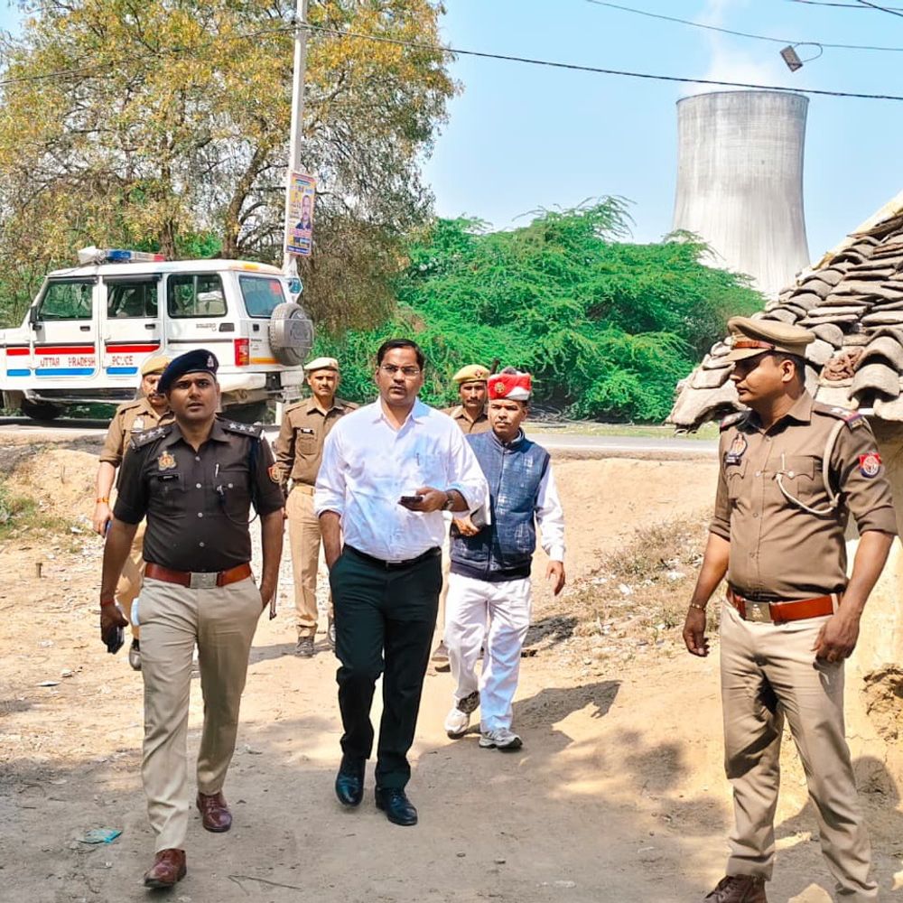 घाटमपुर में ACP-SDM ने होलिका स्थलों का निरीक्षण किया:संवेदनशील जगहों पर लोगों से संवाद कर पुलिस कर्मियों को दिए दिशा-निर्देश