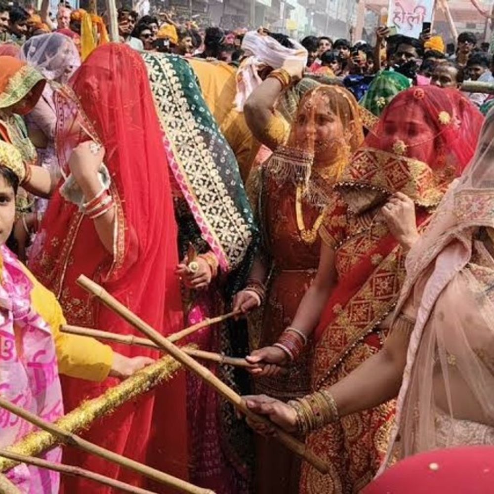 बाल स्वरूप में भगवान कृष्ण खेलेंगे होली:नंदभवन से निकलेगा डोला, मुरलीधर घाट पर छड़ी से होली खेली जाएगी