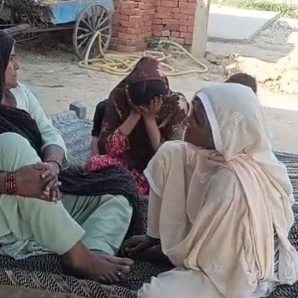 मेरठ में पाइप दबाने को लेकर दो पक्ष भिड़े:लाठी-डंडे चले, पथराव हुआ; पुलिस ने 3 को हिरासत में लिया