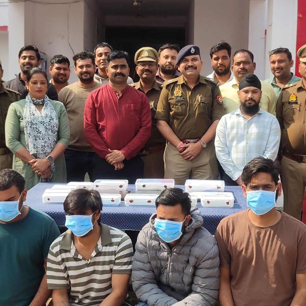 GST चोरी गिरोह के 4 बदमाश गिरफ्तार:19 राज्यों में 1221 बोगस फर्मों से करोड़ों की ठगी, 2 लाख की नगदी, 3 लैपटॉप और कार बरामद