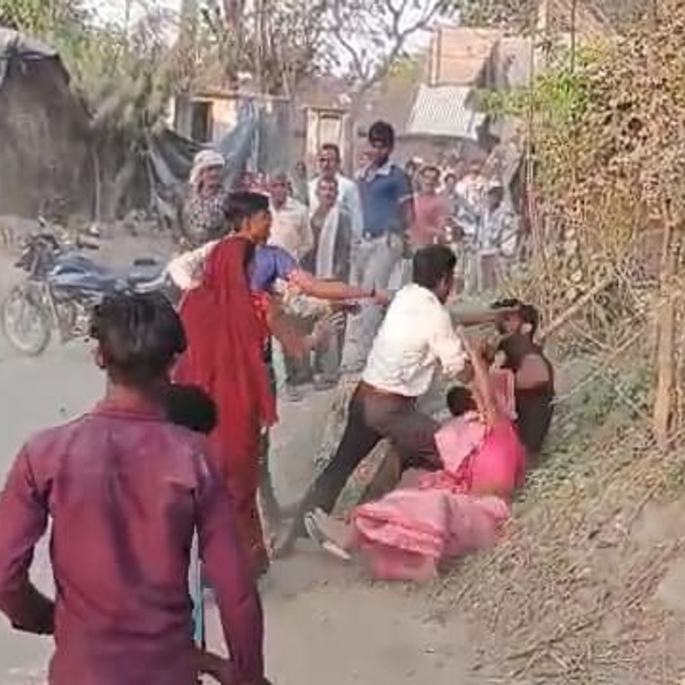 कच्ची शराब बनाने की शिकायत पर परिवार पर हमला, VIDEO:सीतापुर में महिला समेत तीन घायल, अस्पताल में भर्ती