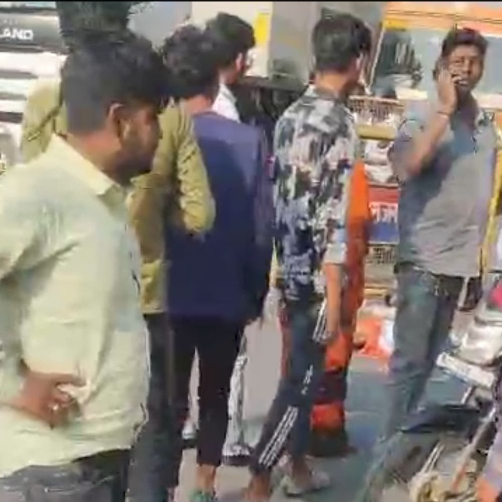 डंपर की टक्कर से स्कूटी सवार युवक-युवती की मौत:उन्नाव के खनऊ-कानपुर हाइवे पर हादसा, पुलिस ने डंपर पकड़ा