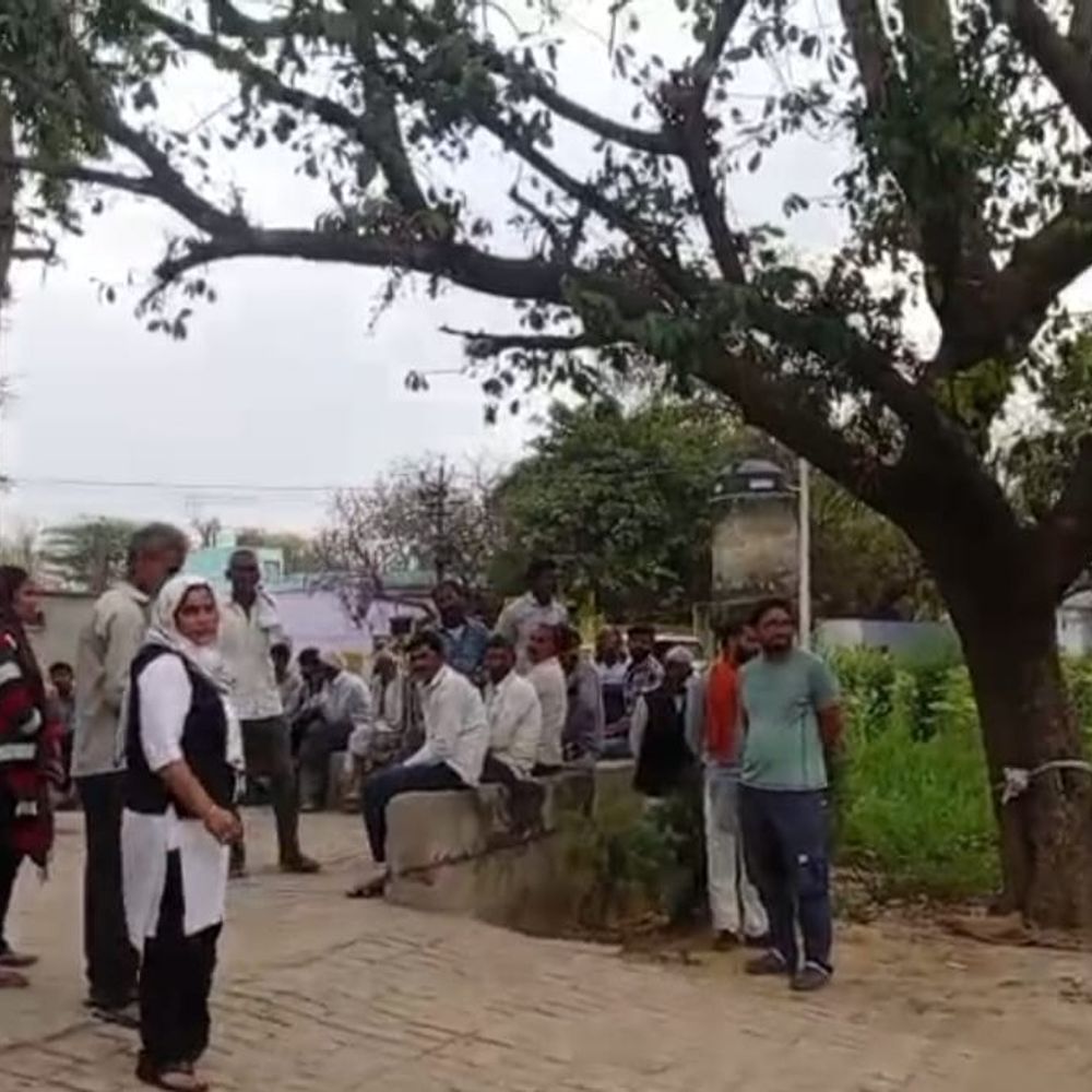 सादाबाद में किशोरी की संदिग्ध परिस्थितियों में मौत:मां ने पिता पर लगाया हत्या का आरोप, पोस्टमार्टम रिपोर्ट से होगा खुलासा