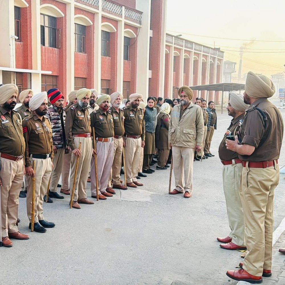 फरीदकोट पुलिस ने खंगाली केंद्रीय मॉडर्न जेल:  एसपी की निगरानी में ली गई चप्पे-चप्पे की तलाशी, मोबाइल की खेप मिलने के बाद अभियान – Faridkot News