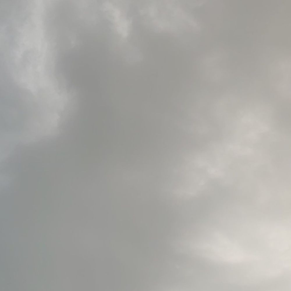 हाथरस में सुबह मौसम बदला, हल्की बूंदाबांदी:आसमान में छाए बादल, किसानों को फसल नुकसान की आशंका