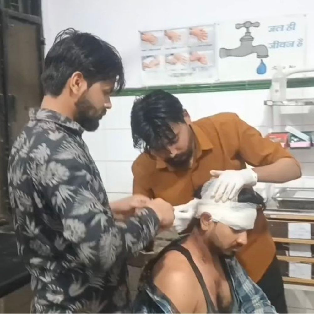 लाइव व्लॉग के दौरान क्रिएटर का सिर फोड़ा:संभल में ड्रोन शूटिंग के दौरान हमला, जान बचाकर भागा