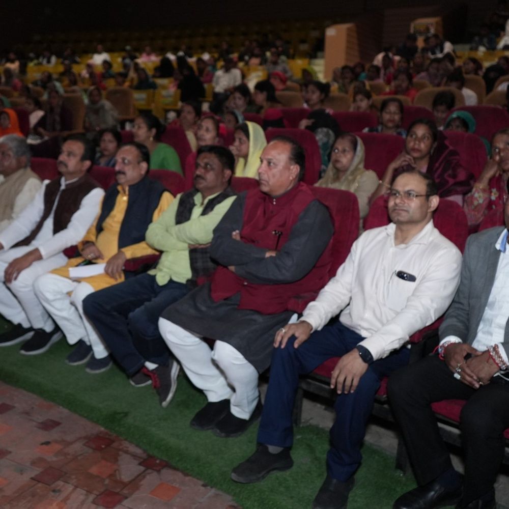 CM ने 1.86 करोड़ परिवारों को मुफ्त गैस सब्सिडी दी:उज्ज्वला योजना के तहत 1500 करोड़ रुपए वितरित, सहारनपुर में सजीव प्रसारण