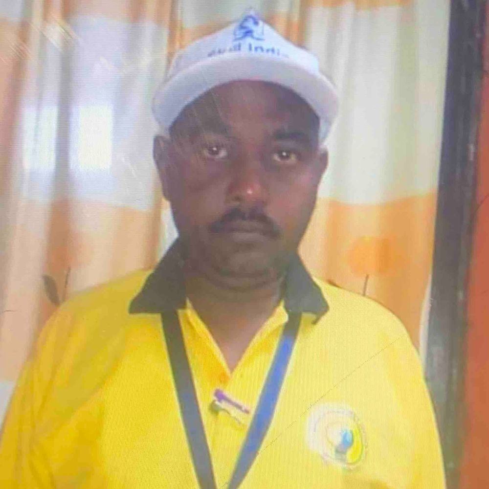 लाइन सुधार रहे संविदा लाइनमैन की करंट लगने से मौत:लखनऊ में बिजली विभाग की बड़ी लापरवाही, बिना बिजली सप्लाई काटे कर्मचारी को पोल पर चढ़ाया