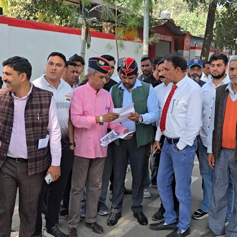 पूर्व सैनिकों का DM-SP कार्यालयों पर प्रदर्शन:बिजनौर में विभिन्न मांगों को लेकर सौंपा ज्ञापन, आंदोलन की चेतावनी