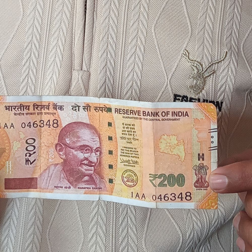 संतकबीर नगर SBI में मिला 200 का जाली नोट:20 हजार निकालने पहुंचा था ग्राहक, मैनेजर बोले- 5 नोट मिलने पर होगा एक्शन