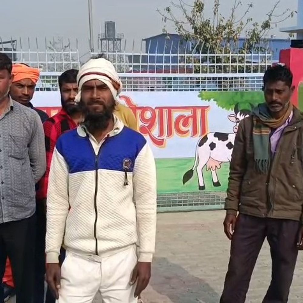 उन्नाव में गोशाला प्रबंधन पर गंभीर आरोप:पशुओं की देखरेख में लापरवाही, चारा न देने का आरोप डीएम से जांच की मांग