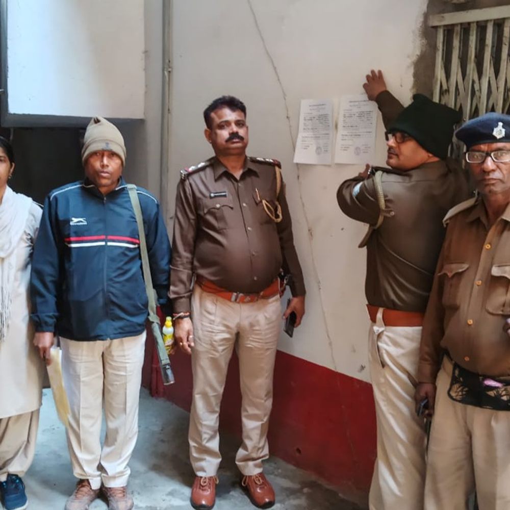 औरंगाबाद के शातिर बदमाश के घर पर पहुंची झारखंड पुलिस:इश्तिहार चिपकाया, नाम बदलकर चोरी की घटनाओं को देता था अंजाम; गाड़ी चोरी के मामले में फरार