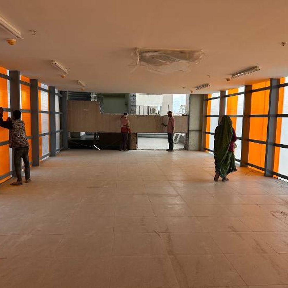 नोएडा के स्काईवॉक में टेक्निकल फॉल्ट को किया जाएगा दूर:बीम हटाने से पहले की जाएगी फ्रेमिंग, इसी पर रहेगा स्टेशन का भार