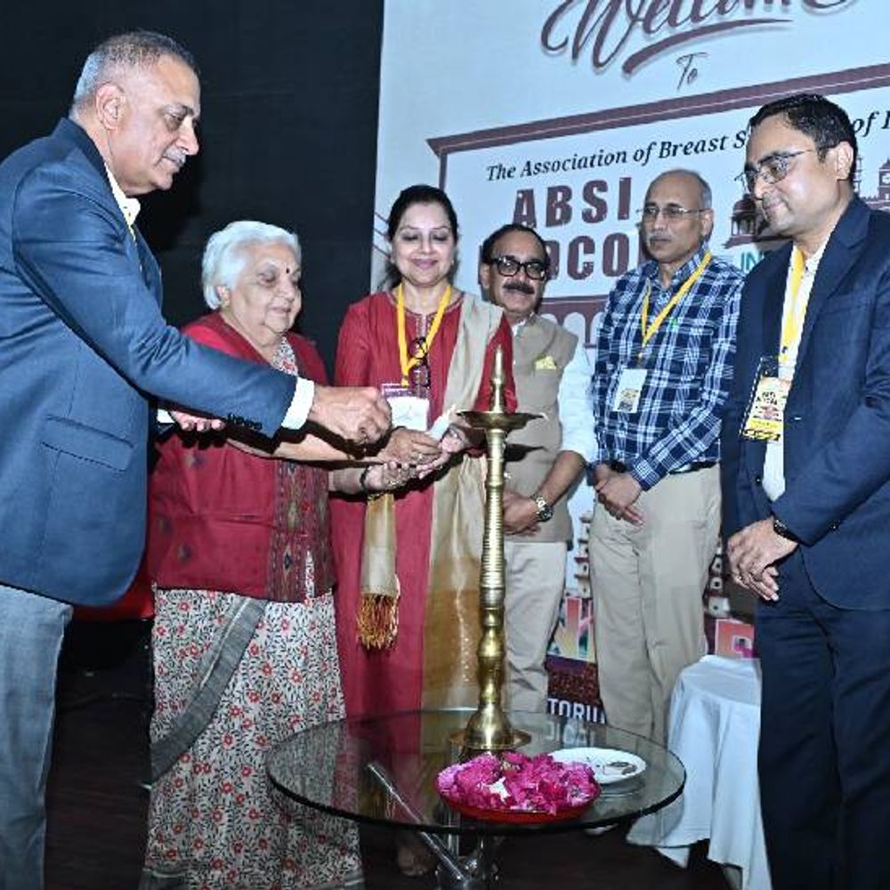 हर 24 में से एक महिला को ब्रेस्ट-कैंसर का खतरा:  30 साल की उम्र में भी सामने आ रहे केस; मिडकॉन-2026 में विशेषज्ञों ने जताई चिंता – Indore News