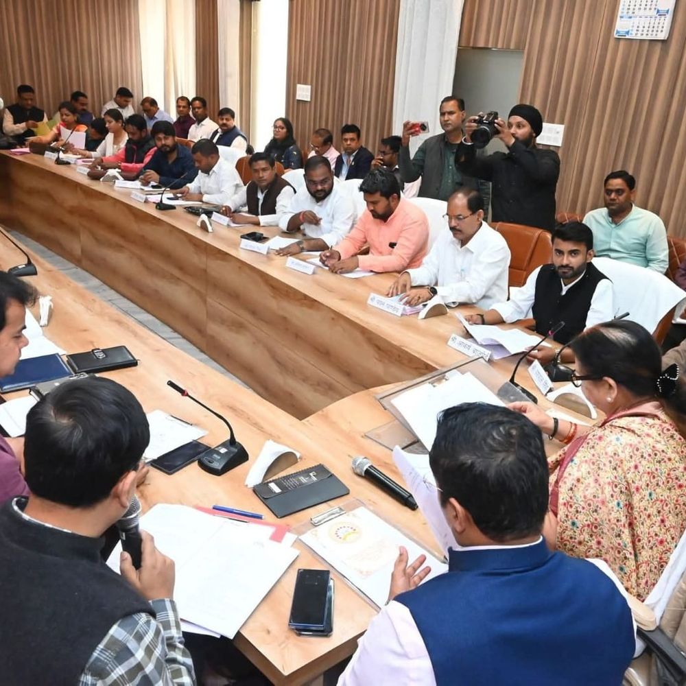 6500 में संपत्ति नामांतरण, पनकी से हटेगा कूड़े का पहाड़:नगर निगम होली उत्सव कराएगा, सड़कें होंगी रोशन, कार्यकारिणी बैठक में हुए अहम फैसले