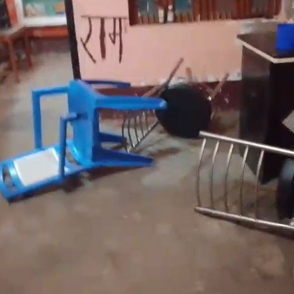 कन्नौज में पुलिस पर मारपीट का आरोप:झगड़े की सूचना पर घर में घुसकर तोड़फोड़, एसपी से शिकायत