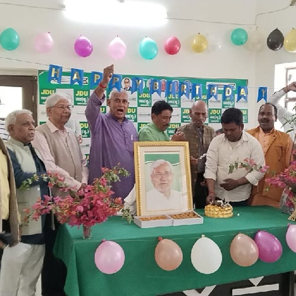 बिहार मुख्यमंत्री का लखनऊ में मनाया गया जन्मदिन:नीतीश कुमार के 75वां जन्मदिन पर पूजन-हवन और वृक्षारोपण का हुआ कार्यक्रम