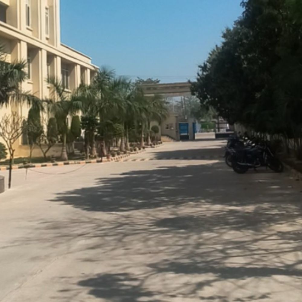 सिद्धार्थनगर मेडिकल कॉलेज में रैगिंग, 20 छात्रों का उत्पीड़न:6 को मोमबत्ती से दागा, आरोपी छात्र पर केस, हॉस्टल से निष्कासित