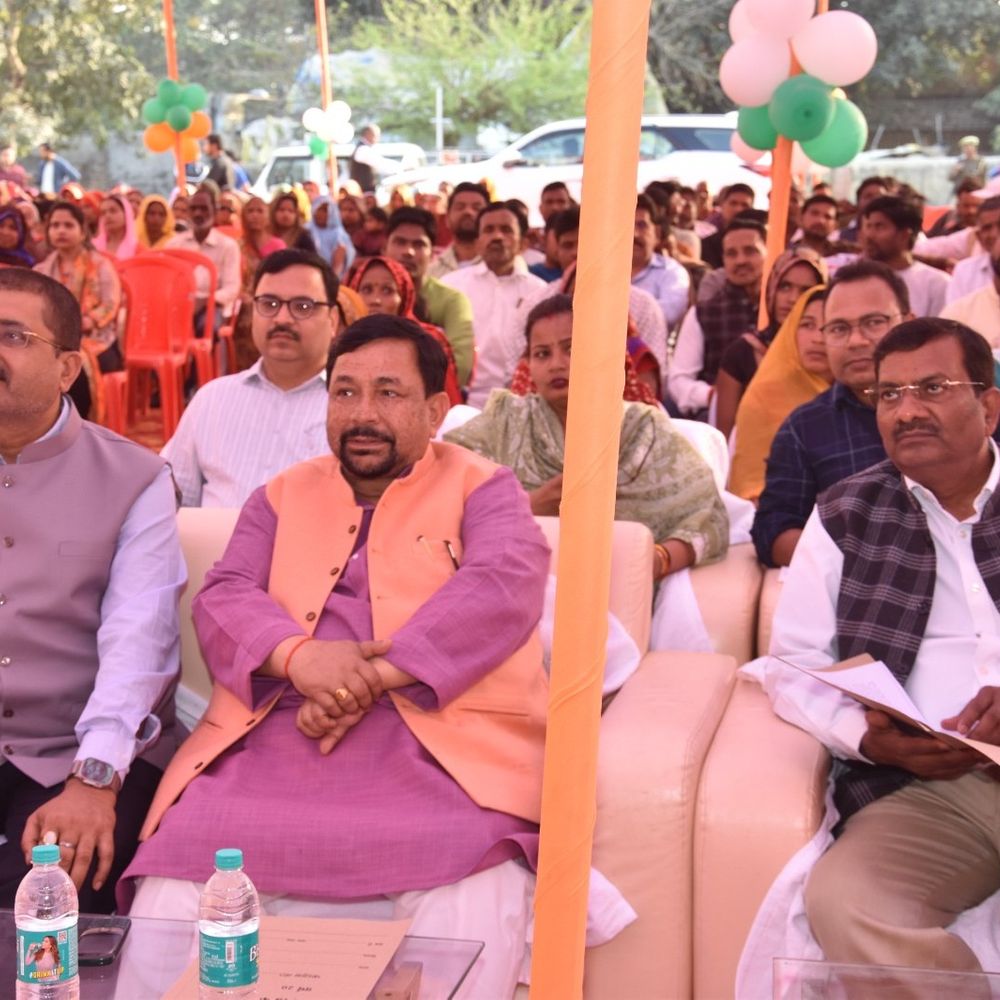 फर्रुखाबाद में 250 लाभार्थियों को मुफ्त गैस कनेक्शन:उज्ज्वला योजना के तहत बांटे, सब्सिडी चेक भी मिली