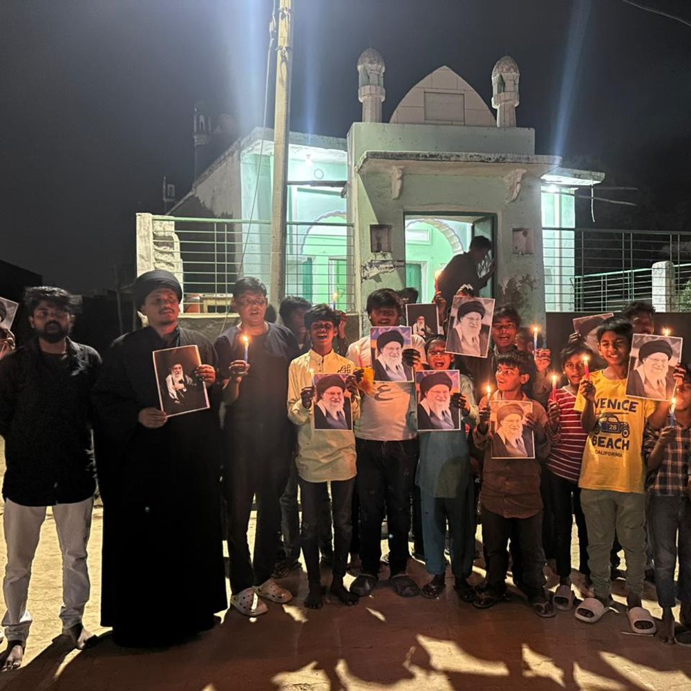 ईरान के सर्वोच्च नेता आयतुल्लाह ख़ामेनेई की मौत:जौनपुर में शिया समुदाय निकाला कैंडल मार्च, अमेरिका-इजराइल की निंदा