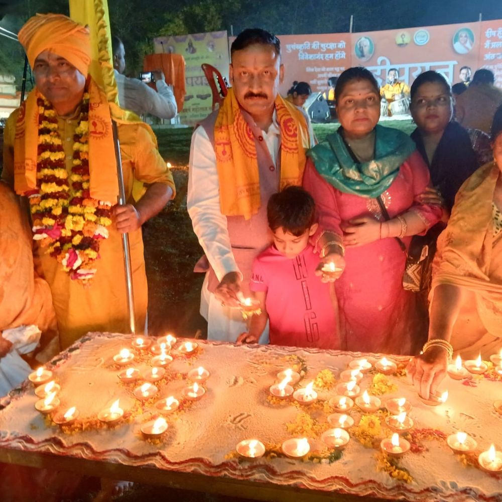 लखनऊ में लोगों ने ली नशा मुक्त होली की शपथ:हनुमंत धाम मंदिर परिसर में चेतना दीपयज्ञ का आयोजन