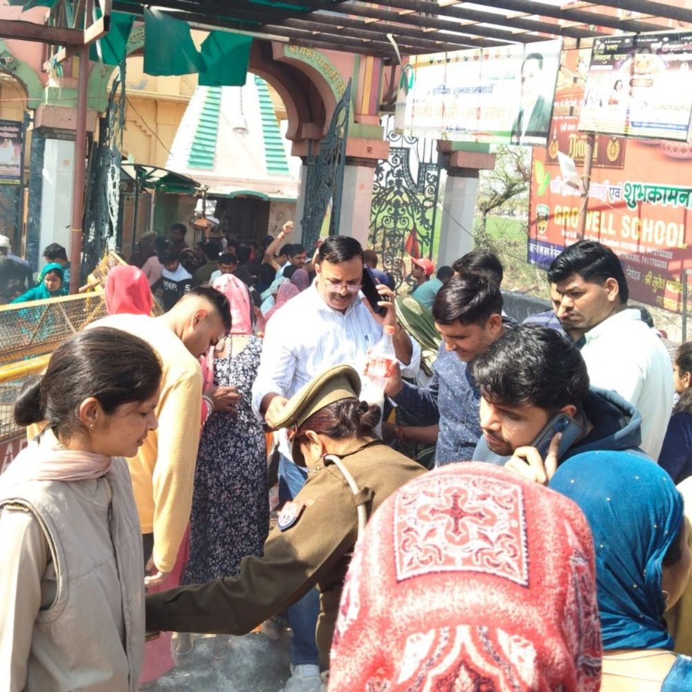 बागपत के गुफा मंदिर पर पुलिस की सघन जांच:ऑपरेशन खोज के तहत सघन चेकिंग, भिक्षावृत्ति उन्मूलन अभियान भी चला