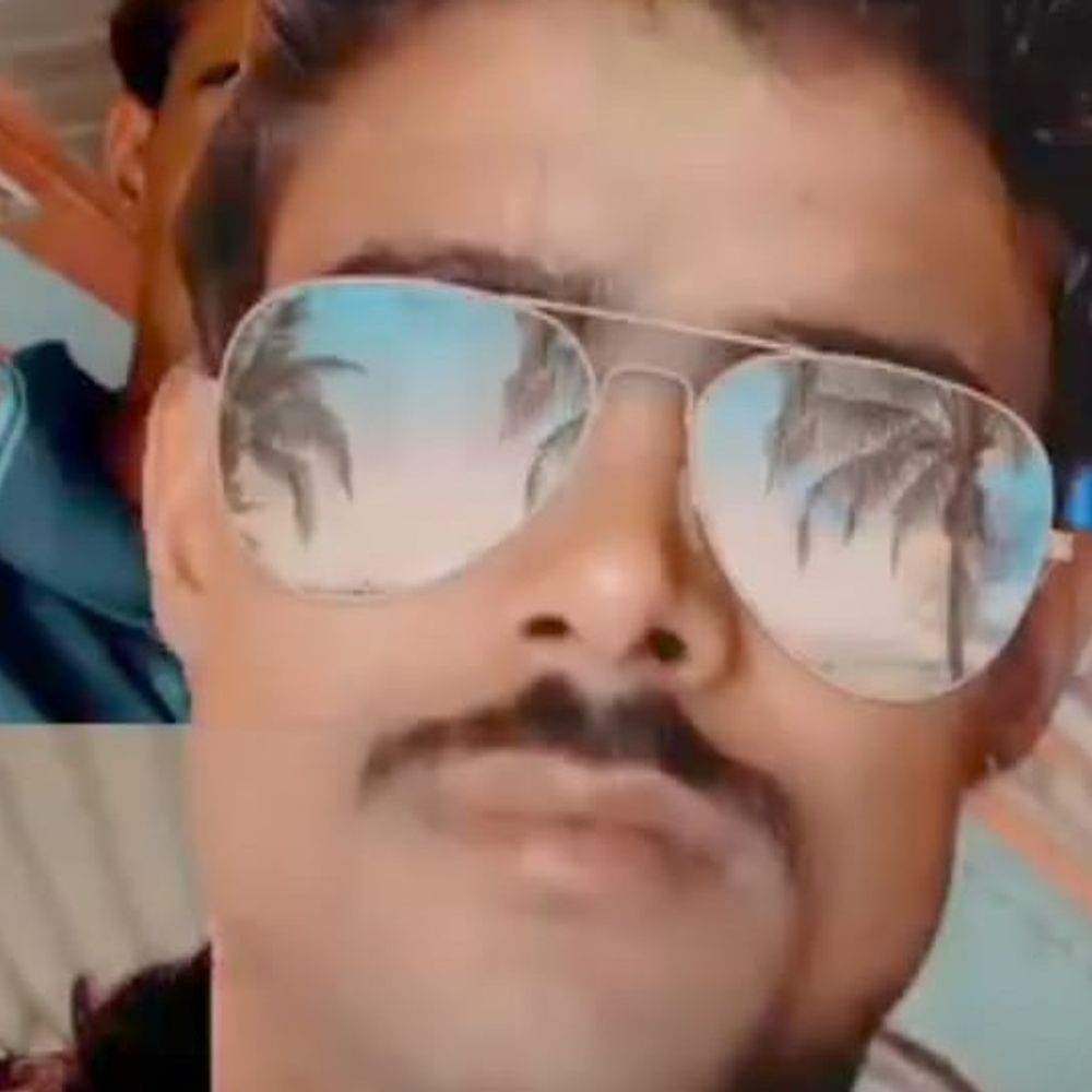 एटा में बाइक पोल से टकराई, युवक की मौत:बहन के ससुराल जाते समय हुआ हादसा, आरोपी चालक मौके से फरार