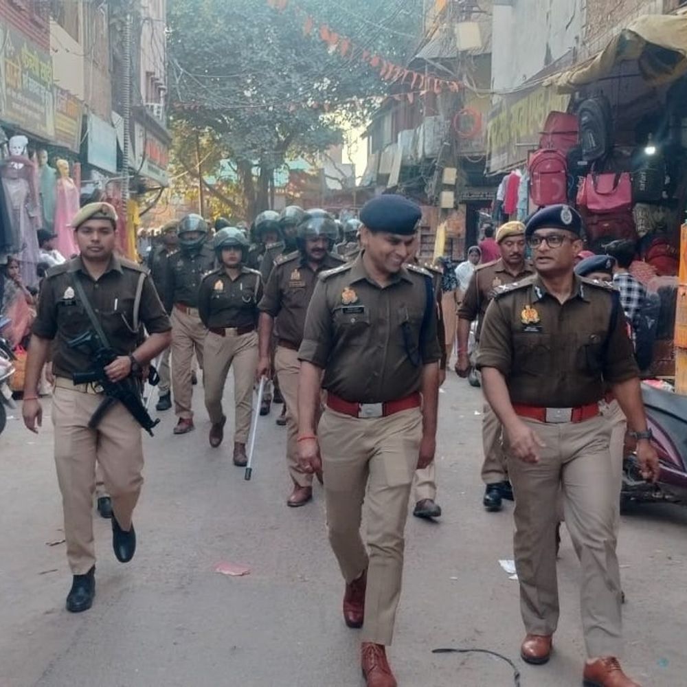 बलरामपुर में होली-रमजान पर सुरक्षा चाक-चौबंद:आईजी अमित पाठक ने संभाली कमान, पुलिस ने किया पैदल गश्त