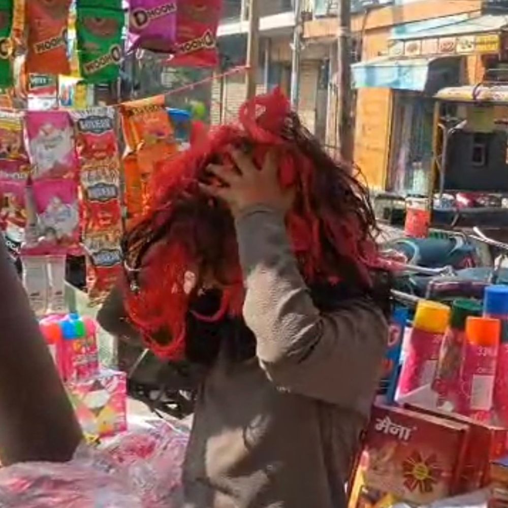 बिजनौर में होली की तैयारियां तेज, बाजार गुलजार:रंग, गुलाल, पिचकारी और मिठाइयों की दुकानें सजीं, अच्छी बिक्री की उम्मीद