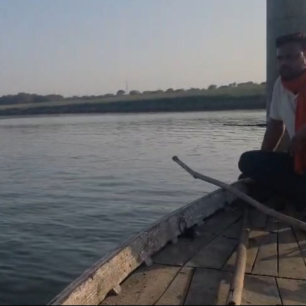 मां ने 5 वर्षीय बच्ची को यमुना में फेंका:बांदा में 36 घंटे बाद भी मासूम का पता नहीं, तलाश जारी