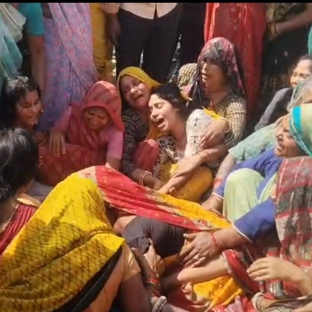 कानपुर देहात में दो बाइकें टकराईं:दो युवकों की मौत, एक गंभीर घायल, घर का इकलौता था, डेढ़ साल पहले हुई थी शादी