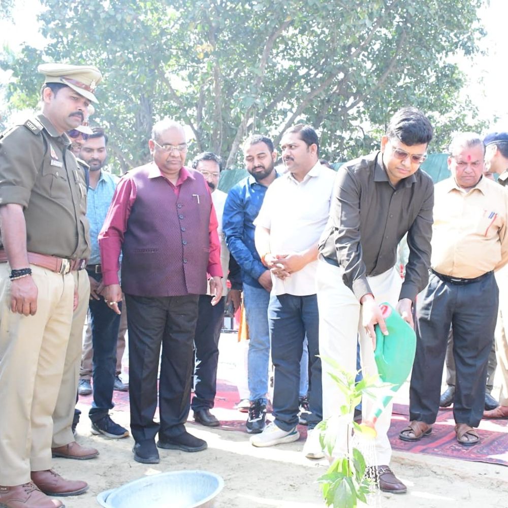 कलेक्ट्रेट में 60.10 लाख रुपए का नया पार्क शुरू:राज्यसभा सांसद बृजलाल ने किया लोकार्पण, स्वास्थ्य और शिक्षा को बताया प्राथमिकता