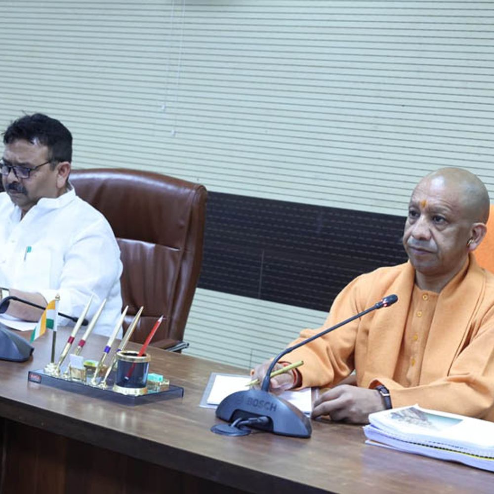 योगी ने बटुक से मारपीट करने पर पुलिस को फटकारा:बोले- दोबारा शिकायत न मिले, काशी विश्वनाथ मंदिर में सिपाही ने बाल खींचे थे