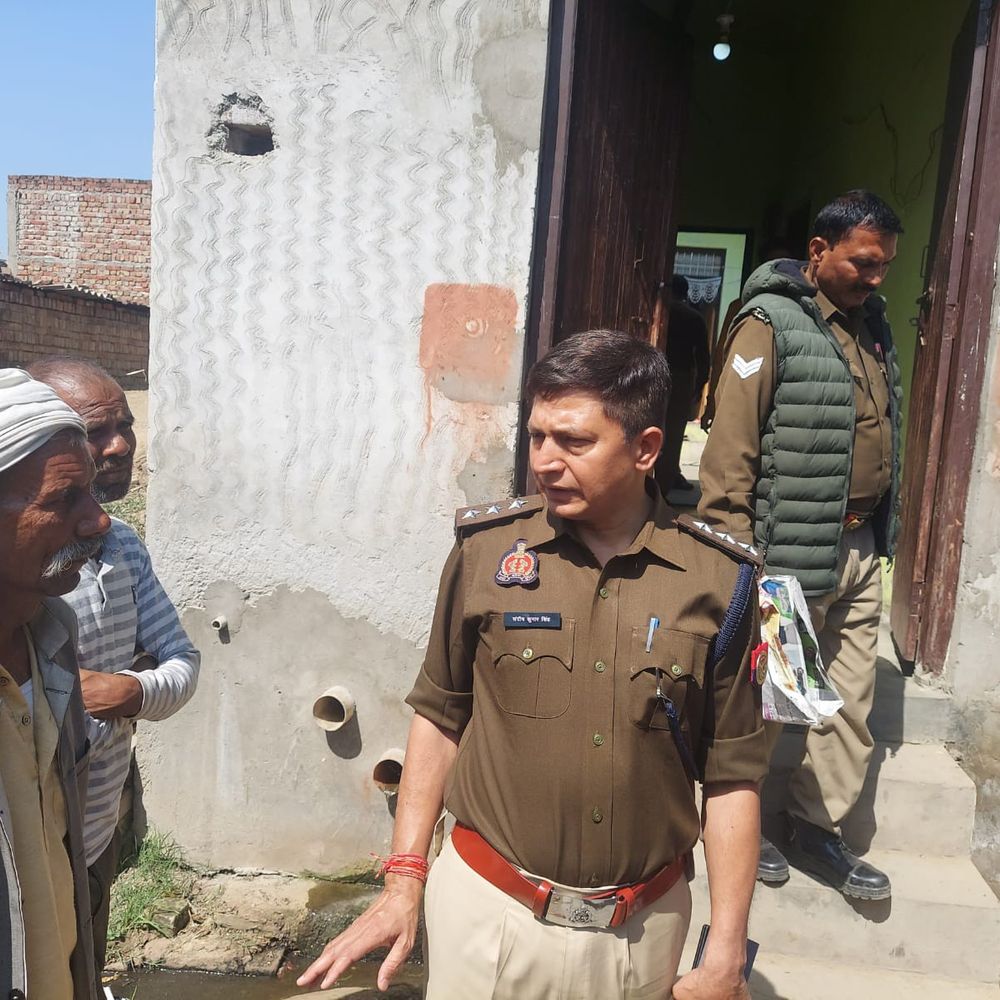 मथुरा में महिला ने फांसी लगाकर की आत्महत्या:आंगन में टीन के नीचे लगी बल्ली से दुपट्टा बांधकर दी जान