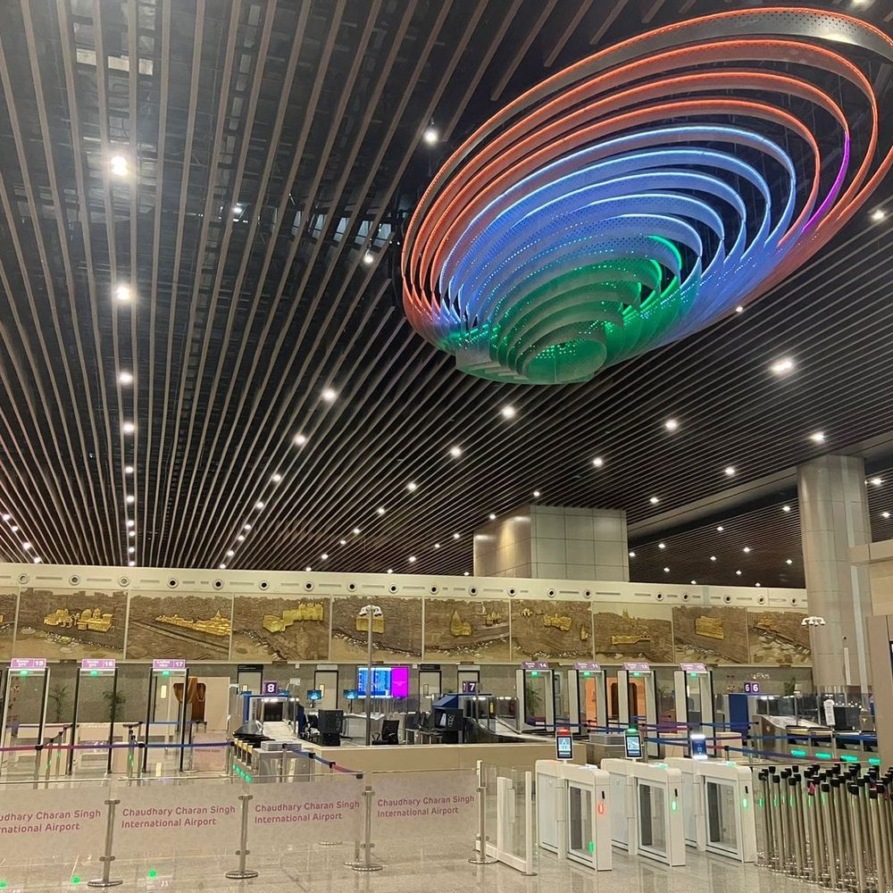 लखनऊ एयरपोर्ट से कई अंतरराष्ट्रीय उड़ानें रद्द:ईरान-इजरायल युद्ध के कारण हवाई यातायात प्रभावित