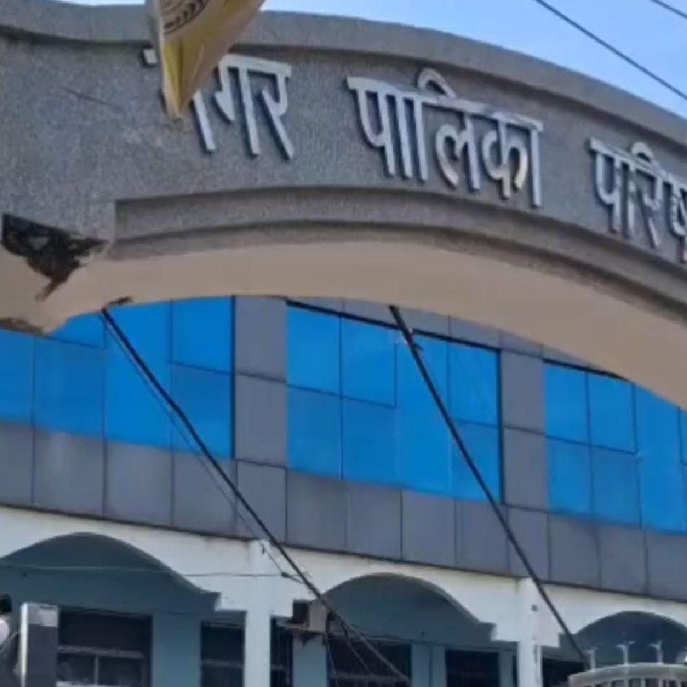 देवरिया नगर पालिका बोर्ड बैठक में परिसीमन पर हंगामा:कई प्रस्तावों को मिली स्वीकृति, सदस्यों में तीखी नोकझोंक