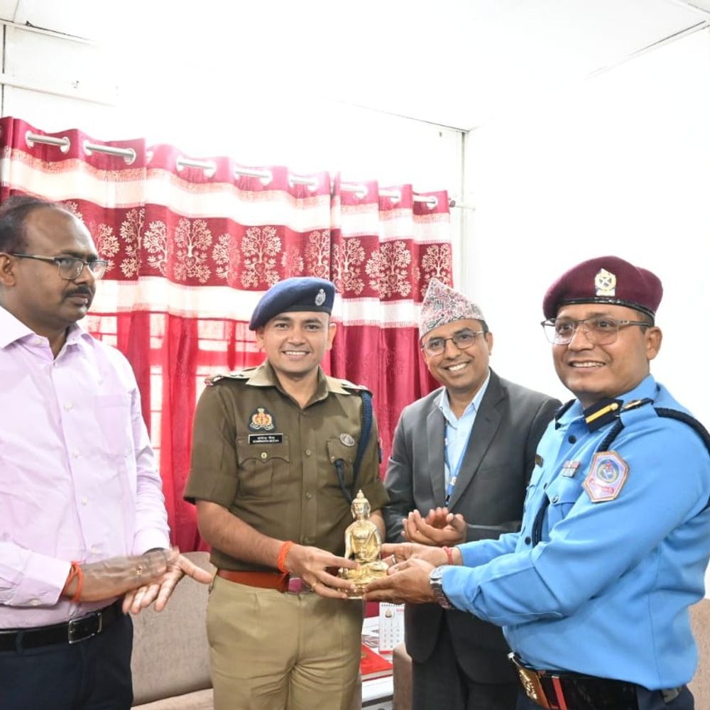 नेपाल चुनाव को लेकर भारत-नेपाल सीमा पर बैठक:महाराजगंज में अधिकारियों ने कानून-व्यवस्था पर की चर्चा