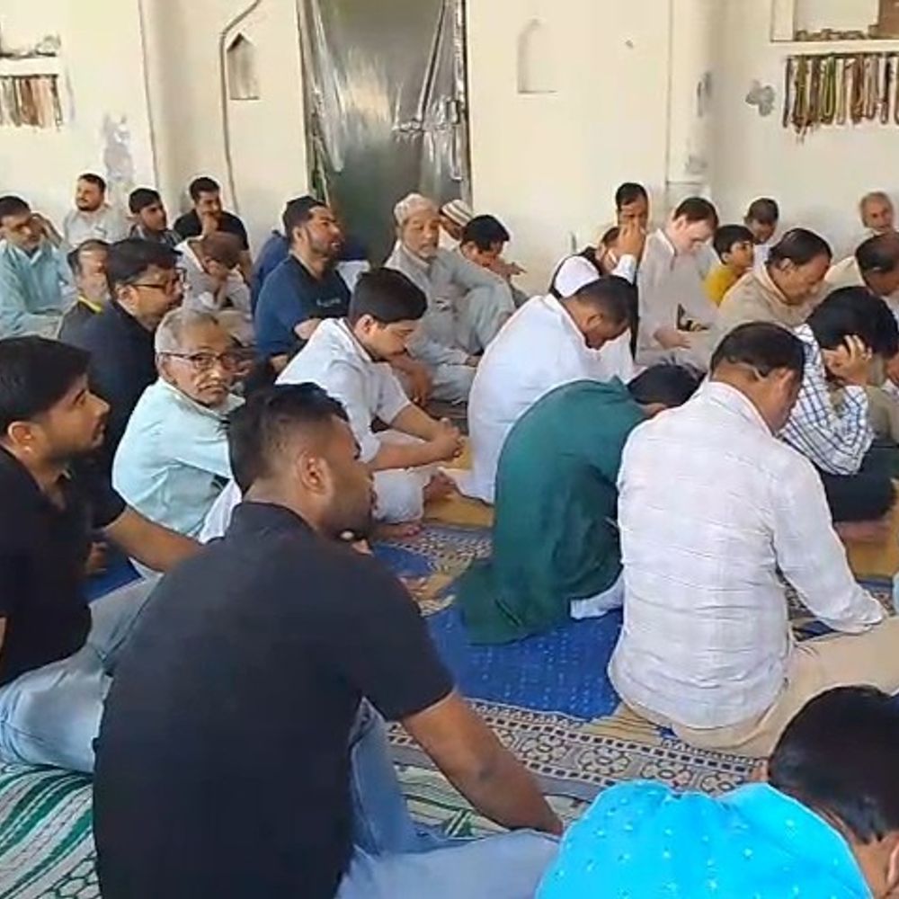 उन्नाव शिया जामा मस्जिद में आयतुल्ला ख़ामनाई को श्रद्धांजलि:समुदाय ने शोक सभा आयोजित कर व्यक्त की चिंता